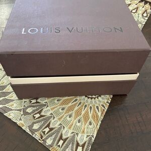 LOUIS VUITTON box
